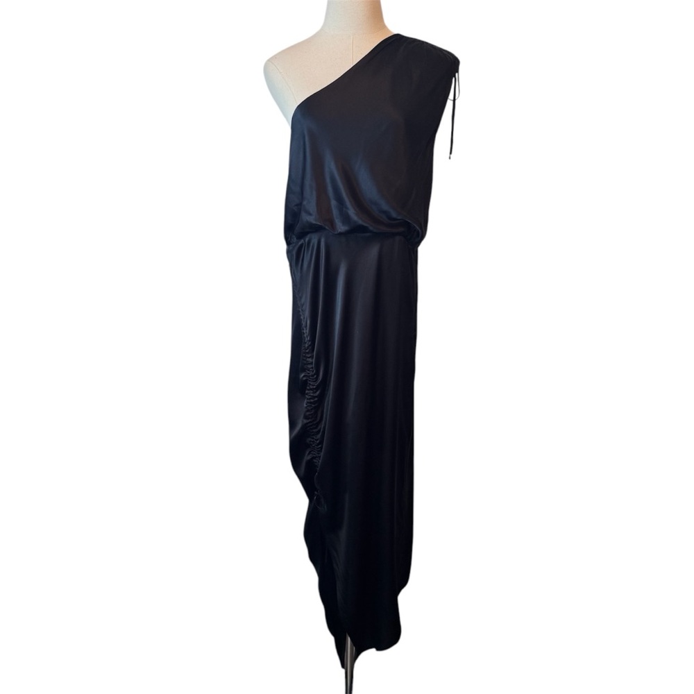 Elegant Black One-Shoulder Dress